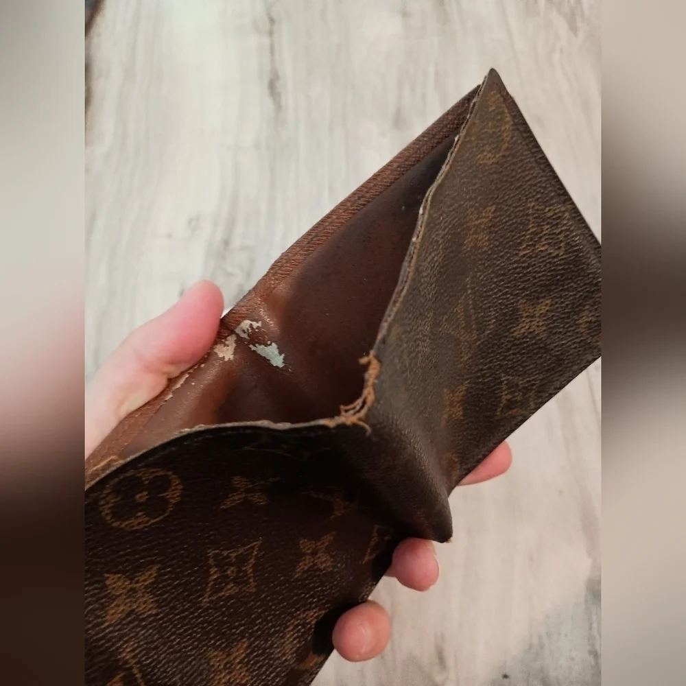 Louis Vuitton elegant louis